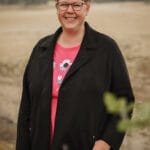 Annet met een zwarte jas stichting naba